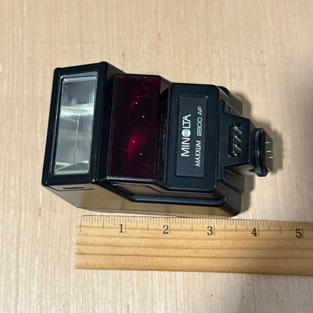 Minolta Maxxum 2800 AF Flash Turns On “UNTESTED”Preowned Read Description Below!